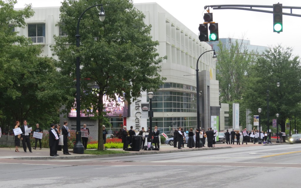 ASO_picket MG_2029_small (credit Mark Gresham)