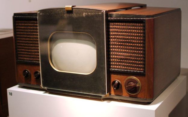 RCA 630-TS, the first mass-produced television set (1946–1947). (source: Wikimedia.org CC BY-SA 3.0)