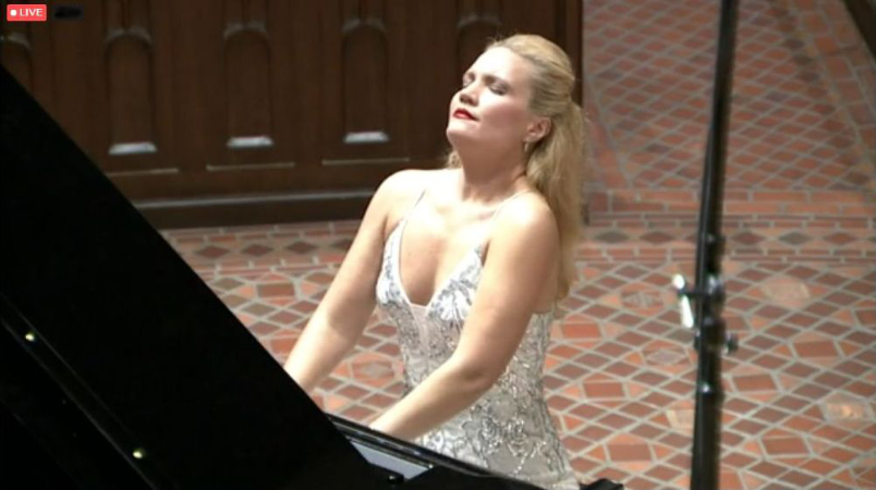 Pianist Julie Coucheron plays a pair of Lyric Pieces by Edvard Grieg. (image: FPCA)