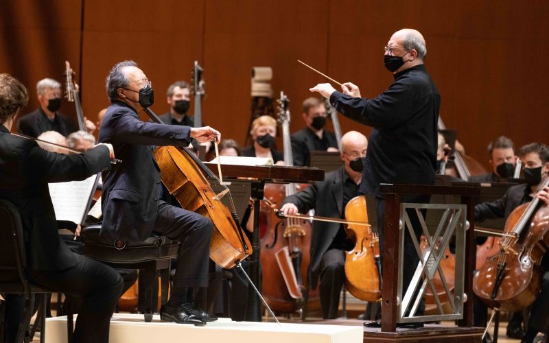 Cellist Yo-To Ma, Robert Spano and the ASO. (credit: Jeff Roffman)