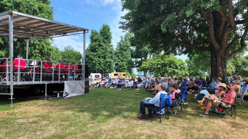 Audience around the bandstand at the July 10 performance in Mellon Park by the Allegheny Brass Band. (credit: William Ford)