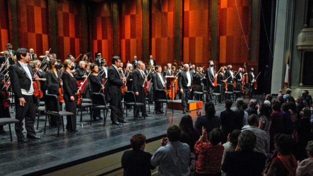 Robert Spano with the Fort Worth Symphony Orchestra. (credit: Karen Almond)
