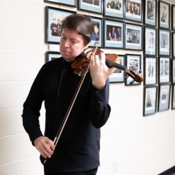 Joshua Bell warms up backstage at Spivey Hall. (credit: Parada Photography)
