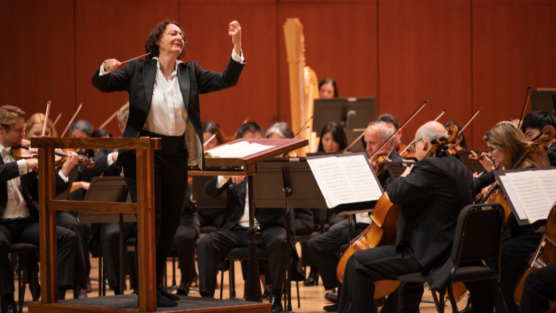 Music director Nathalie Stutzmann leading the Atlanta Sympony Orchestra. (credit: Rand Lines)