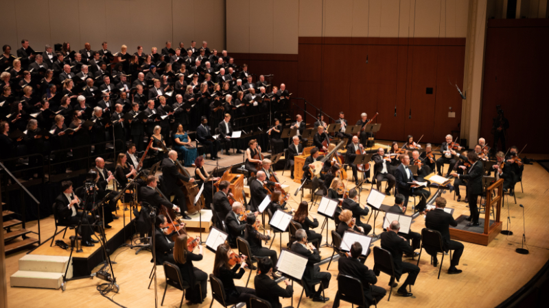 Nathalie Stutzmann leads the Atlanta Symphony Orchestra & Chorus in Bach's "St. Matthew Passion." (credit Rand Lines)