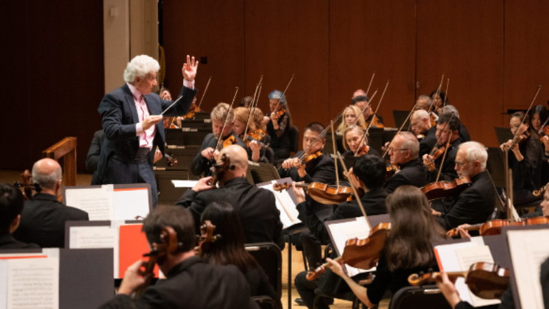 Peter Oundjian conducts the Atlanta Symphony Orchestra, October 25, 2023. (credit: Rand Lines)
