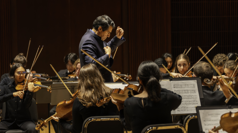 Miguel Harth-Bedoya conducting the Shepherd School Chamber Orchestra, March 3, 2024. (credit: Gustavo Raskosky)