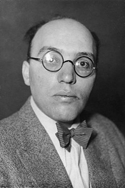 Kurt Weill in 1932. (Bundesarchiv)