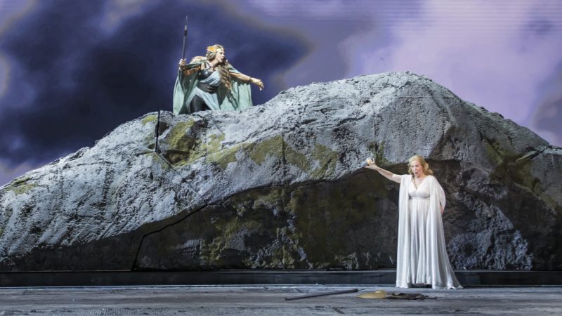 Tamara Mumford as the Valkyrie Waltraute brings a message to Brünnhilde, sung by Lise Lindstrom. (credit: Eaftermen)